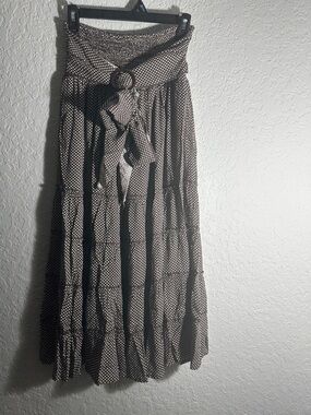 Polka Dot Tiered Skirt with buckled tie. 28 x 34 Stretchable elastic waist